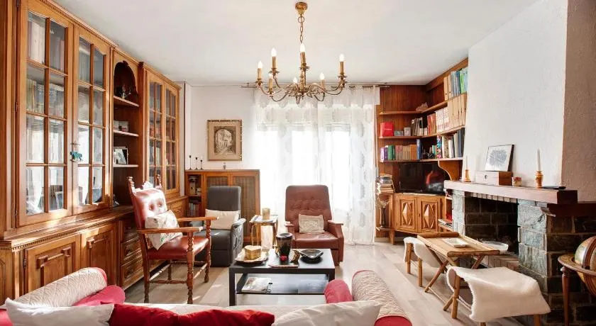 Vanna House - Image 1