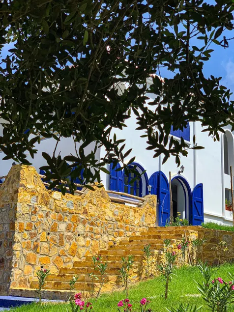 Dmina House - Image 1