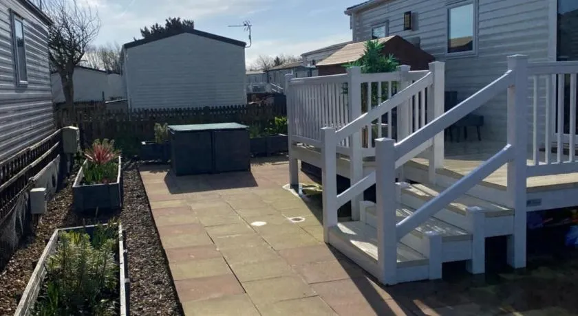 230 Unity Holiday Resort 6 Birth cosy and secure property next to all shops and entertainment passes optional - Image 1