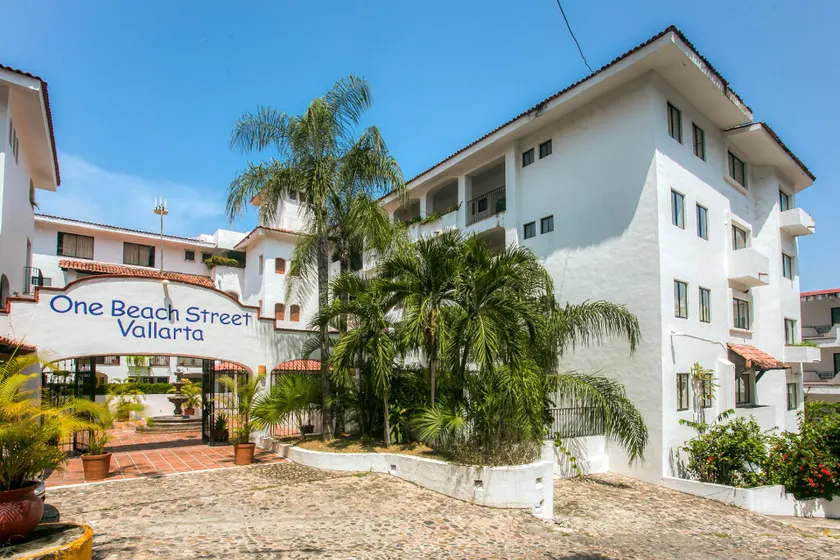  ONE BEACH ST HOTEL -Beach Front1BD/1BA Fabulous Views in ZONA ROMANTIC  - Image 1