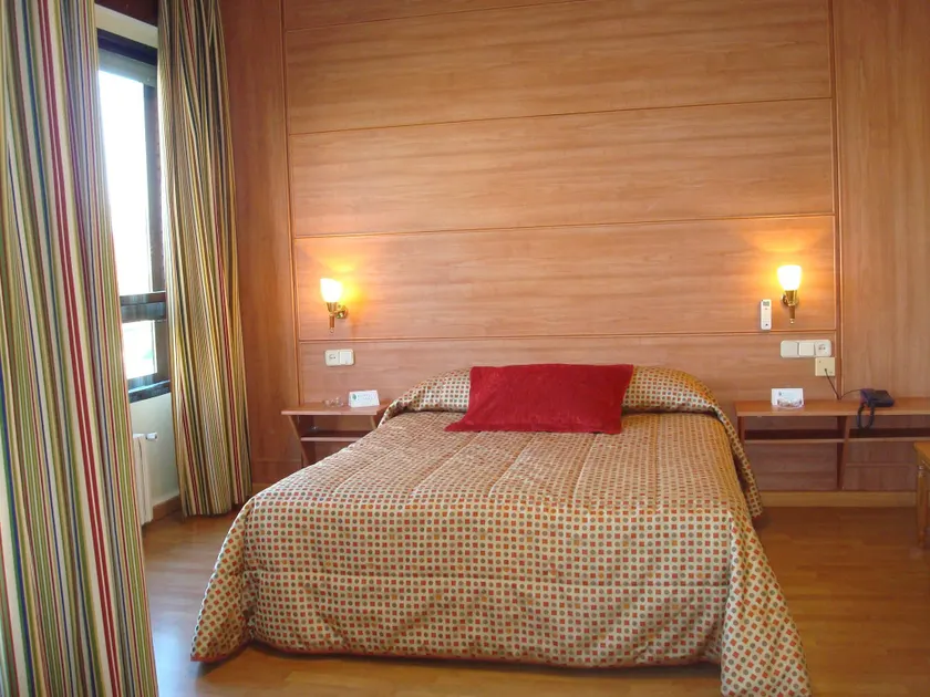 Hotel Castilla - Image 1