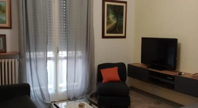 ATTENTI AL GATTO!Accommodation in the town center, on a private courtyard - Image 1