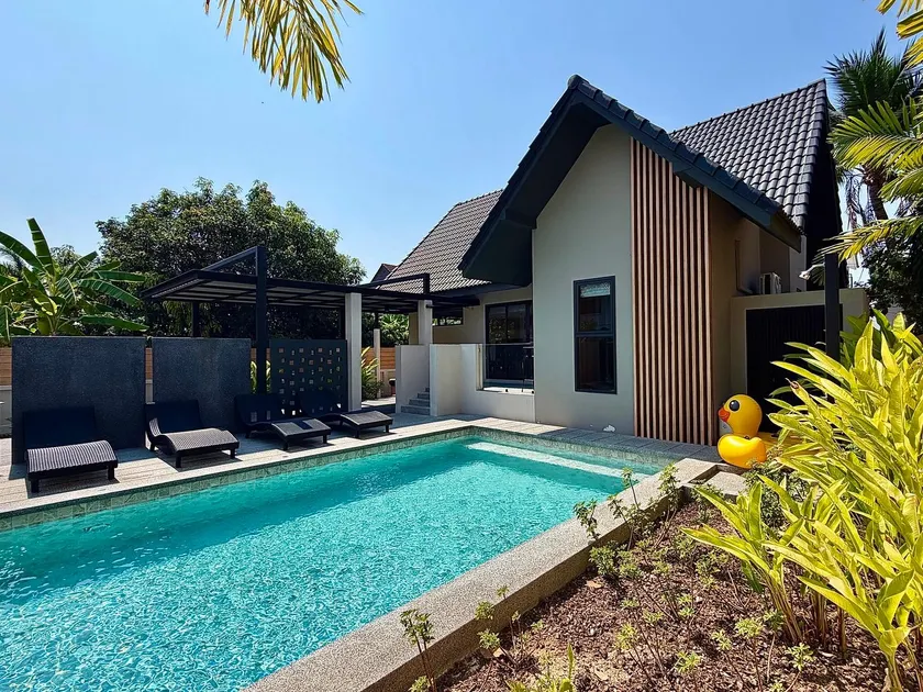 AURA STAY - HeyLanna Private Family Pool Villa walk to Kad Farang - Image 1