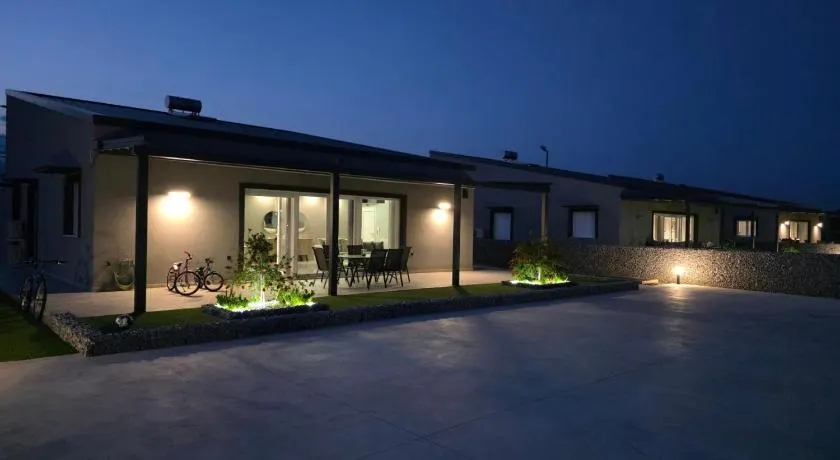 Deluxe Stay Villas - Image 1