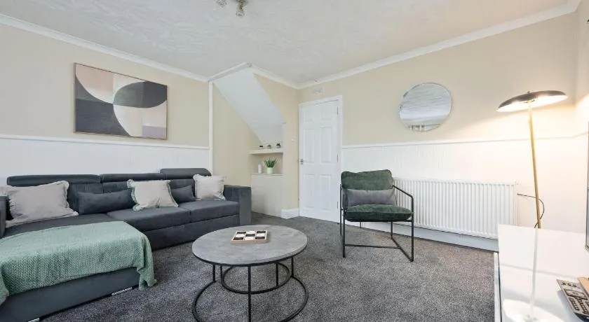 2BR Sleeps 6 with Parking Near Linlithgow Palace - Image 1