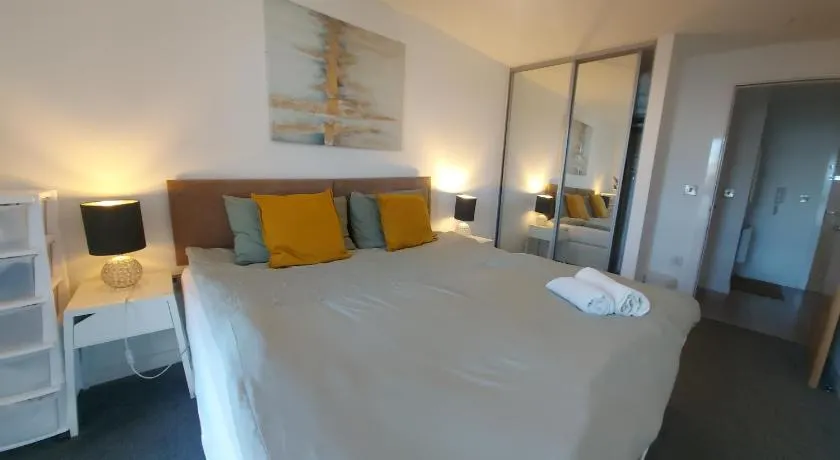 Lovely Stylish 2 bedroom serviced apartment in Sheffield FREE WiFi - Image 1