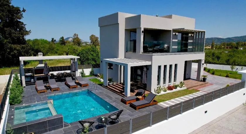 Mamica Luxury Villa - Image 1