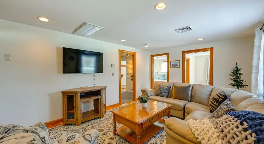 Heart of Five College Consortium! Hadley Home - Image 1