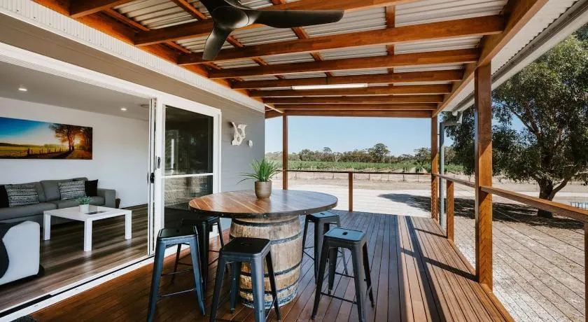 Silver Oak - Quiet Countryside Cottage by the Vines - Image 1