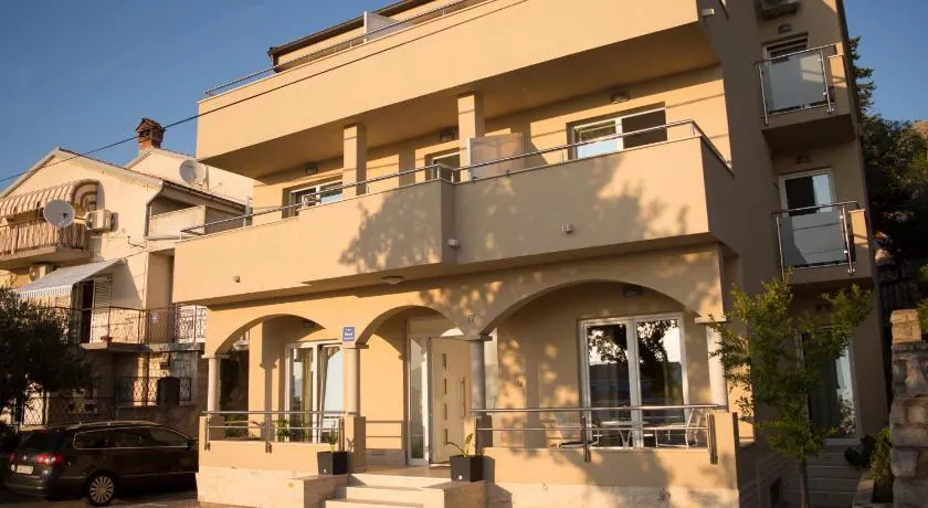 Apartments and Rooms Lux - Image 1