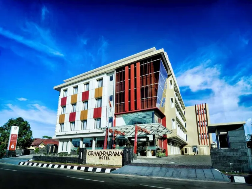 Grand Parama Hotel - Image 1