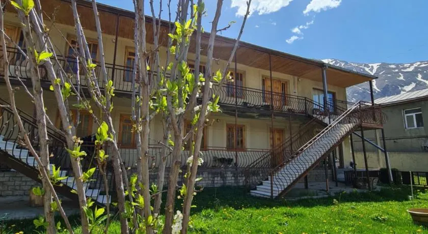 Sunny Mountain House - Image 1