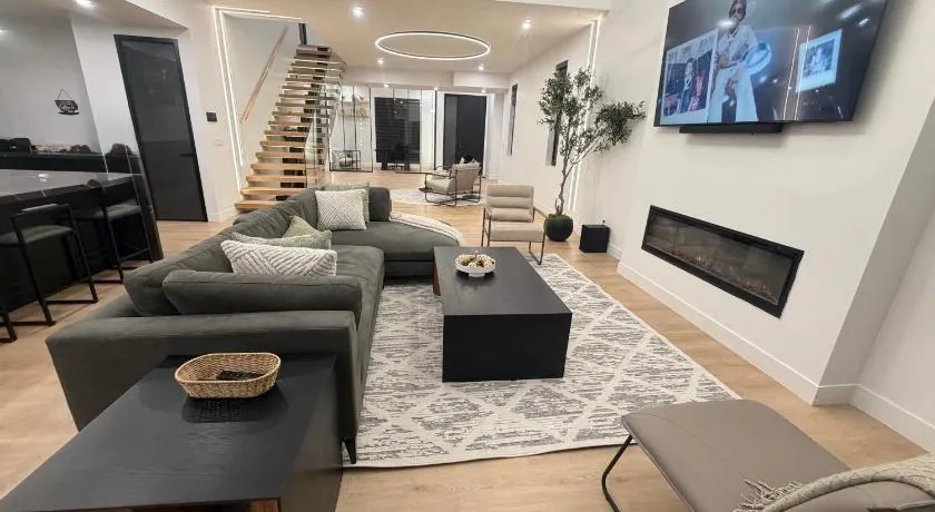 Downtown Luxe Stay - High River - Image 1