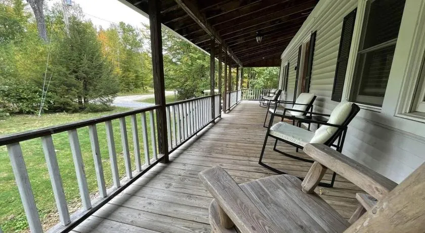 Rustic Updated Cozy Lake House! Close to skiing! - Image 1