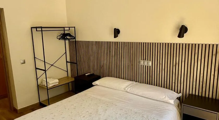 Hostal Fernández Atocha - Image 1