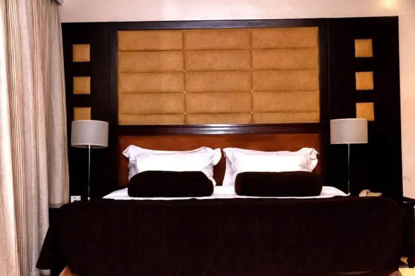 Owu Crown Hotel - Image 1