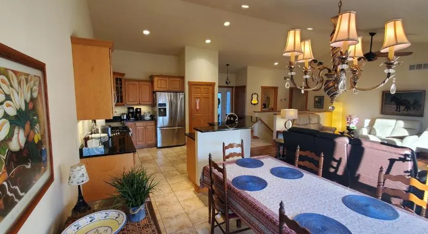 Beautiful 4+ bed 3 bath Condo 20 minutes to Madison - Image 1