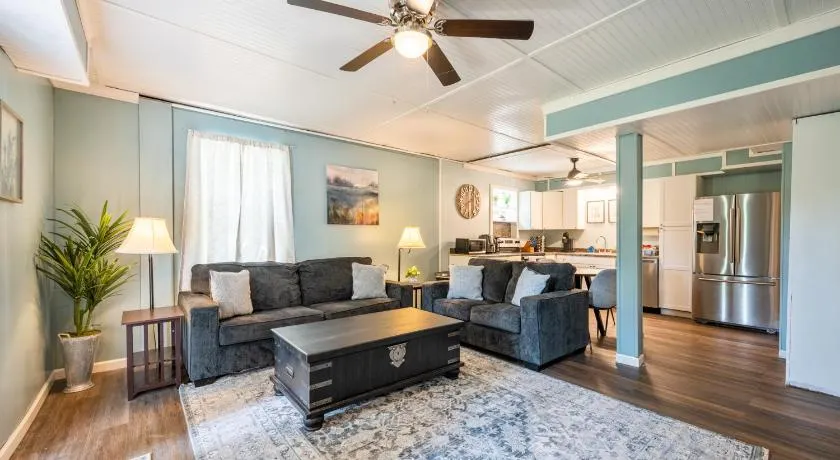 Stylish 2BR Unit Near Roswell & Woodstock - Image 1