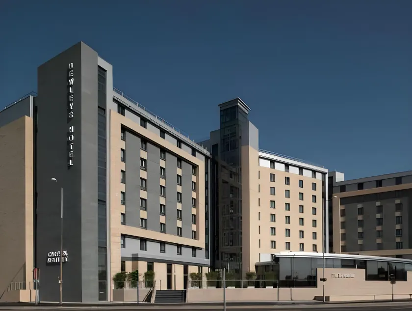 Clayton Hotel, Leeds - Image 1