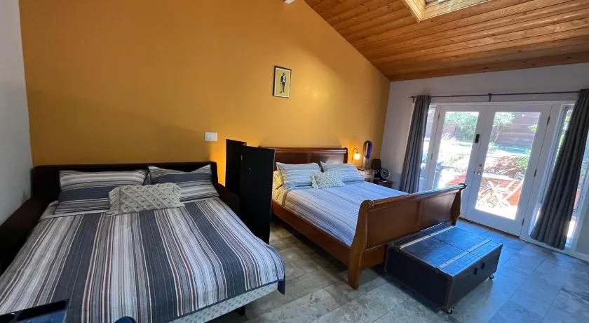 On Site Parking King Master Suite UCSD Walk - Image 1