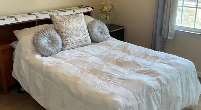 Comfortable room in a Cottage style Home Female Only - Image 1