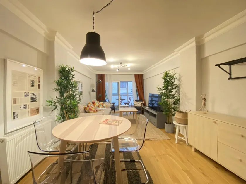 Charming and Central Flat with Balcony in Beyoglu - Image 1