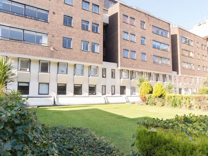 Veeve  House Queen Anne Mews Marylebone - Image 1