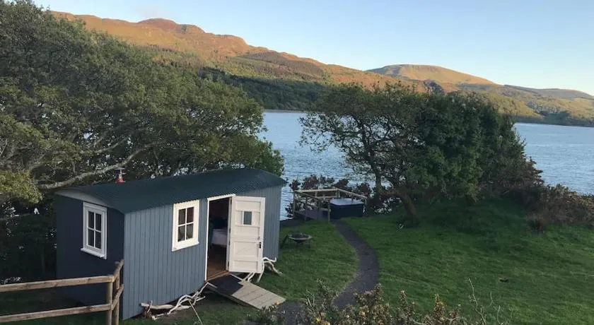Snowdonia Shepherds Hut + Hot Tub - Image 1