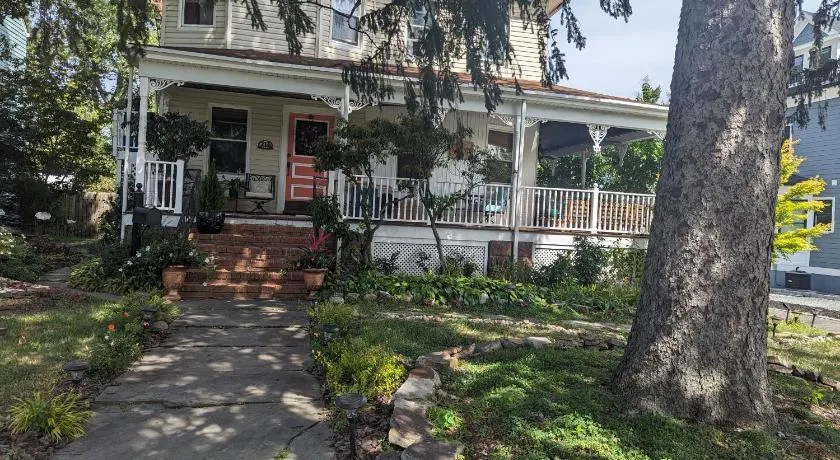 Sunny & Spacious Montclair NJ Apartment - Image 1