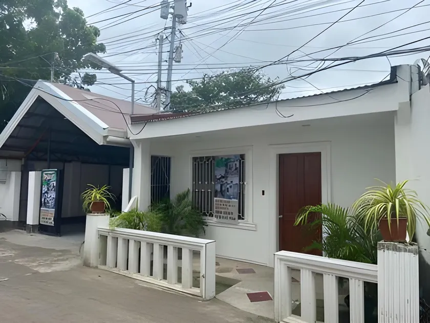 Moalboal Beach Front Hotel - Image 1