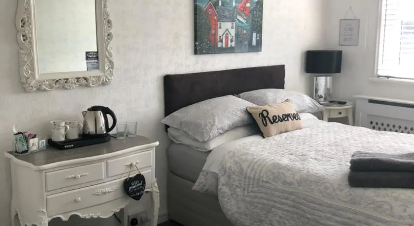 Southend Airport Bed & Breakfast - Image 1