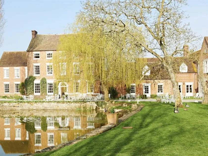 Corse Lawn House Hotel - Image 1