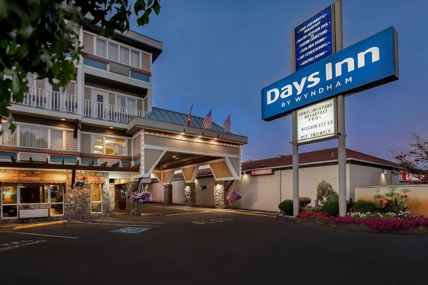 Victoria Airport/Sidney Travelodge - Image 1