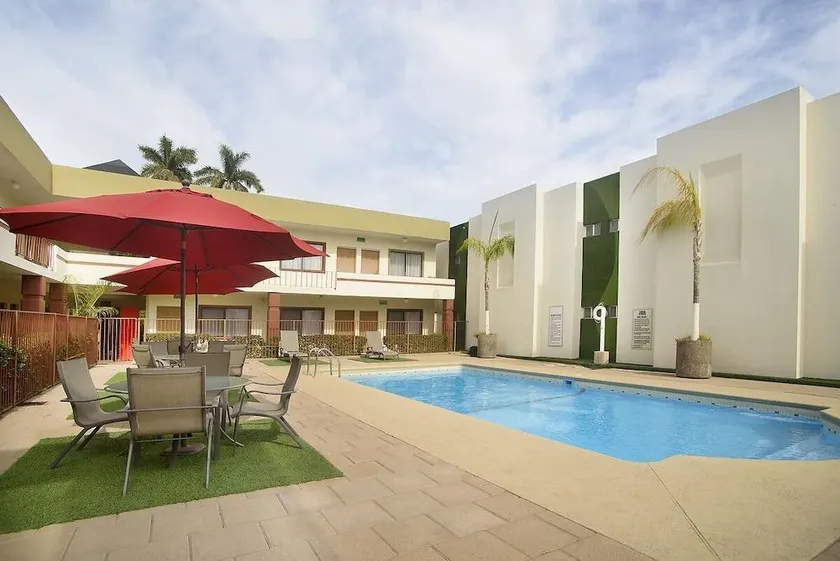 GRUPO COSTA DE ORO QUALLITY INN - Image 1