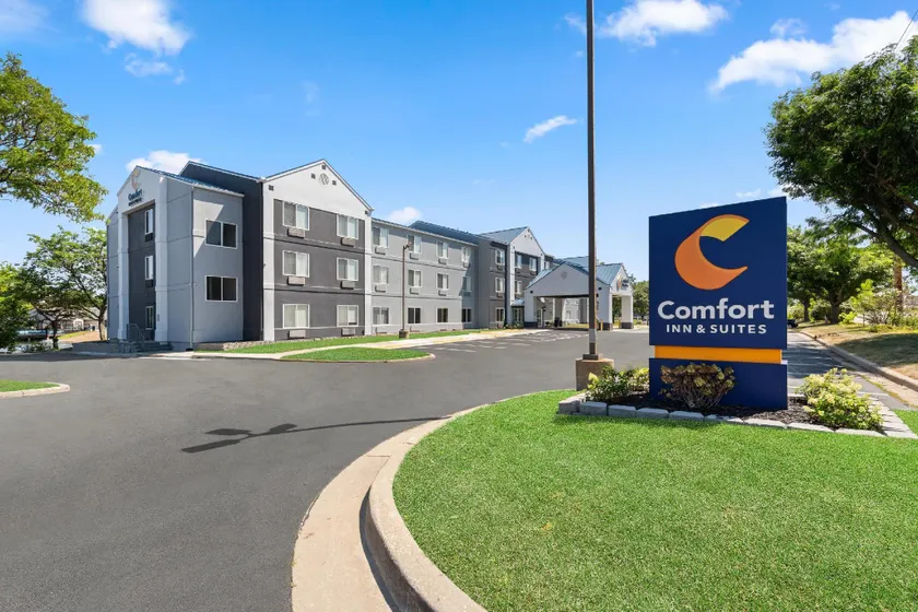 Comfort Inn & Suites Olathe - Kansas City - Image 1