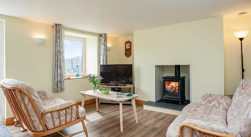 Trelawney Cottage - Image 1