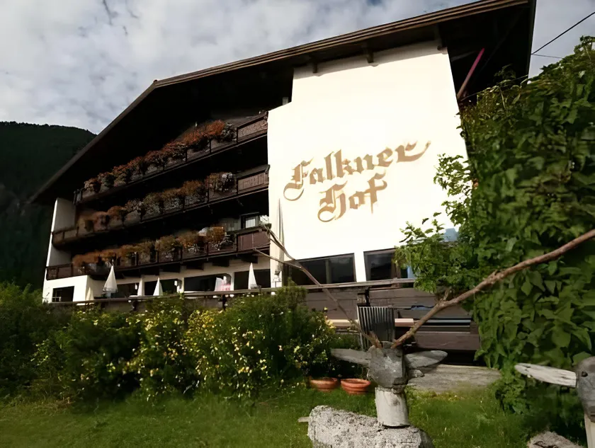Naturhotel Falknerhof - Image 1