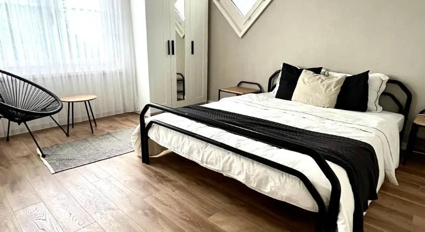 Black&White Apartment - Image 1
