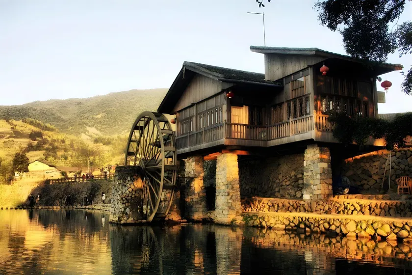 Floral Luxury Nanjing Tulou Chazhiyun Guesthouse - Image 1
