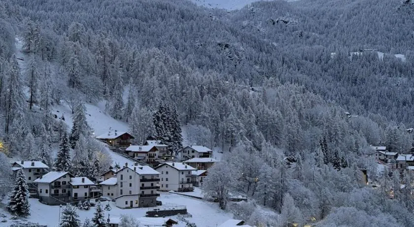 Ski Chalet Valtournenche - Walk to lift - Image 1