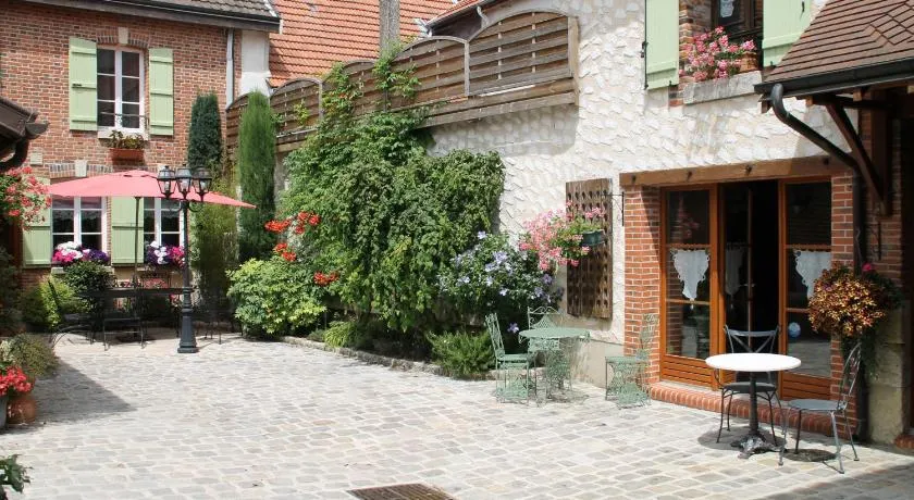 chambres d'hotes : La cour d'Etrepy - Image 1