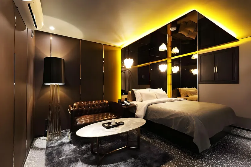 THE GRAY HOTEL - Image 1