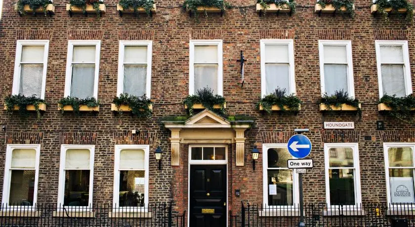 Houndgate Townhouse - Image 1