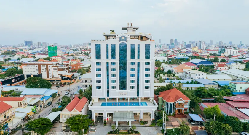 Ban Ban Hotel - Image 1