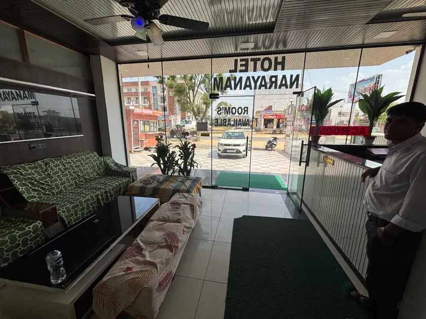 Hotel Narayanaa Near Toran Dwar with Parking - Image 1