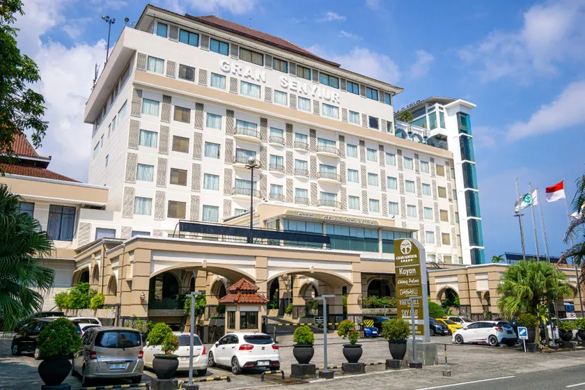 Gran Senyiur Hotel - Image 1