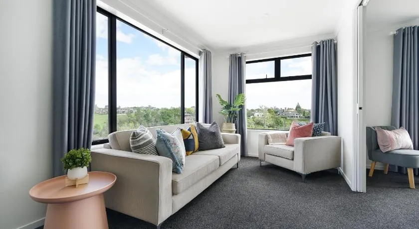 Amazing the Waikato River-View Brand New Villa with 4 bedrooms - Image 1