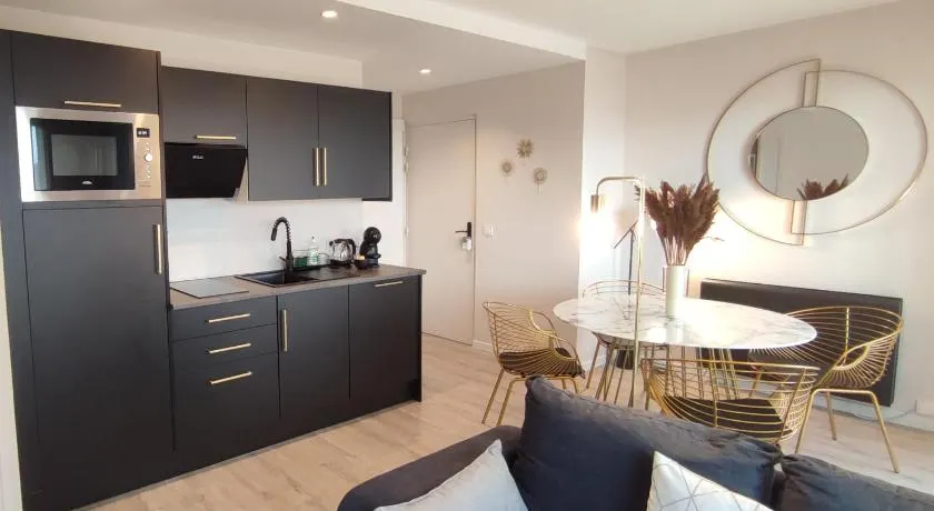 Arty Appart - Eurexpo - Clim - Parking box privé - Balcon - Sauna en option - Image 1