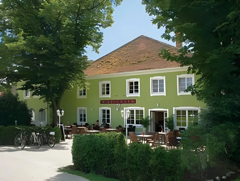 Hotel Nibelungenhof - Image 1