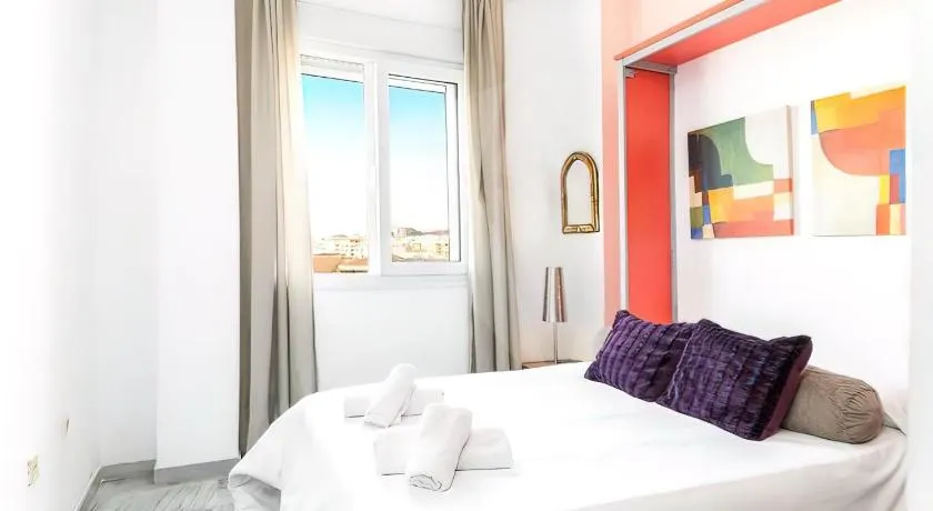 Lovely Suite with River Views and Parking - Image 1